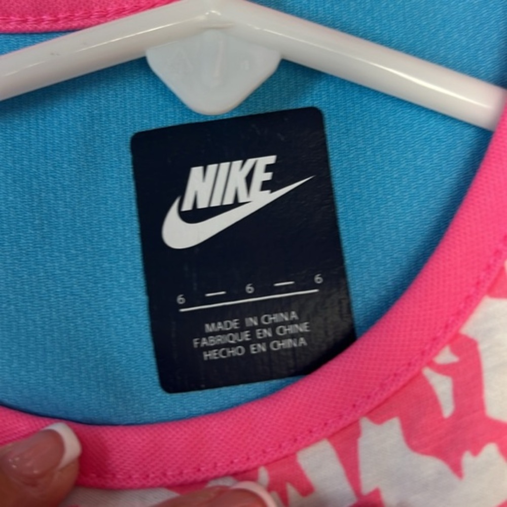 Nike - Picture 5 of 7